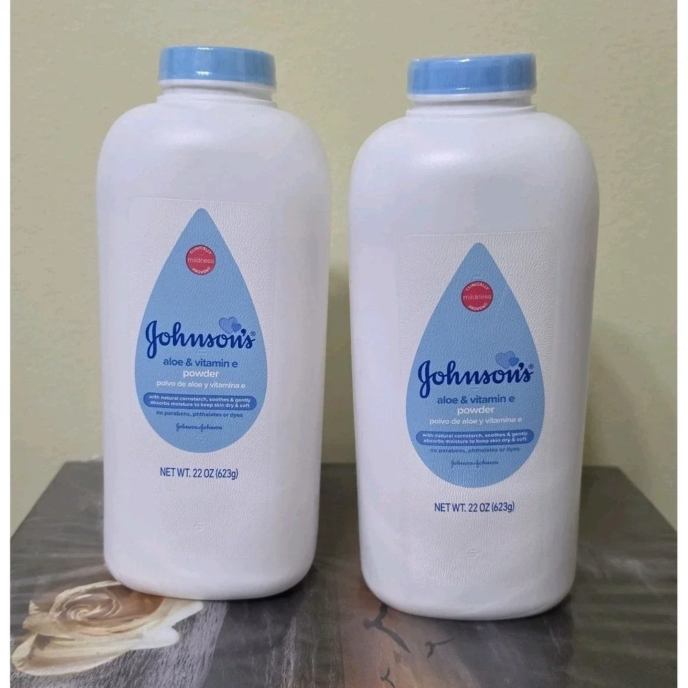 Johnson's Cornstarch Baby Powder‎ with Aloe & Vitamin E, 22 oz ( Pack of 2 )